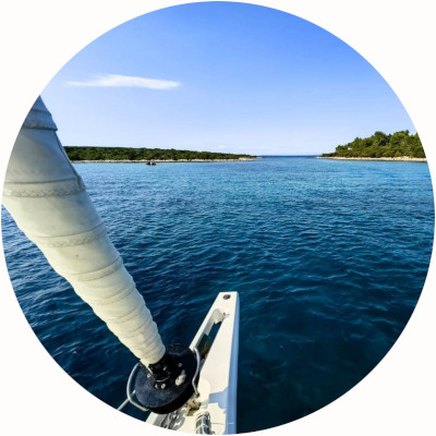 Аренда яхты для романтических свиданий и фотосессий в Сухуме